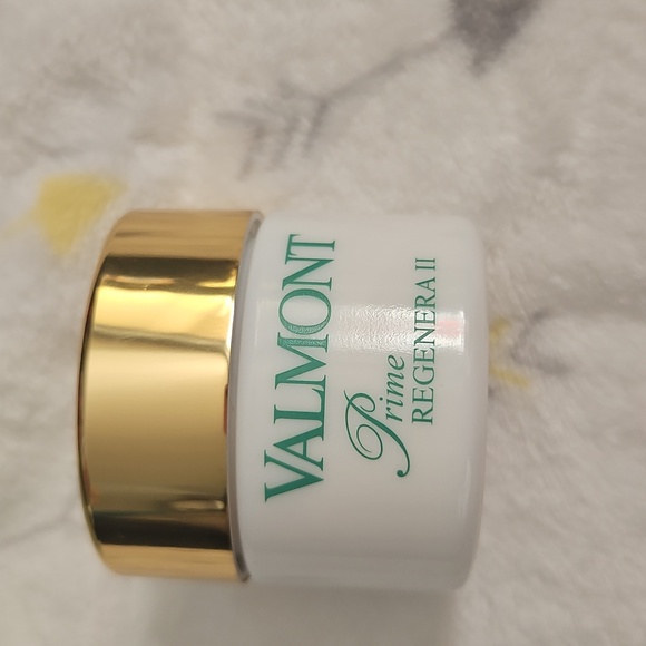 Valmont Prime Regenera II Cream - Gold and Green - Picture 5 of 5